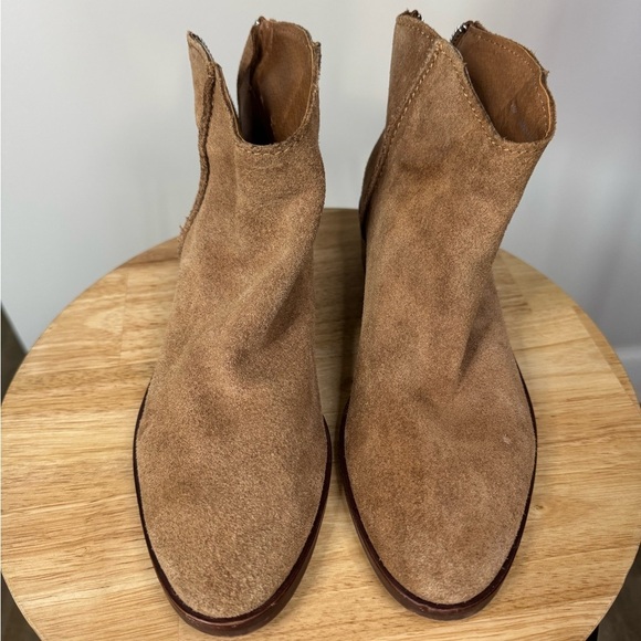 Dolce Vita Shoes - Dolce Vita Women’s Tavin Suede Zip Back Ankle Booties Tan, Size 7